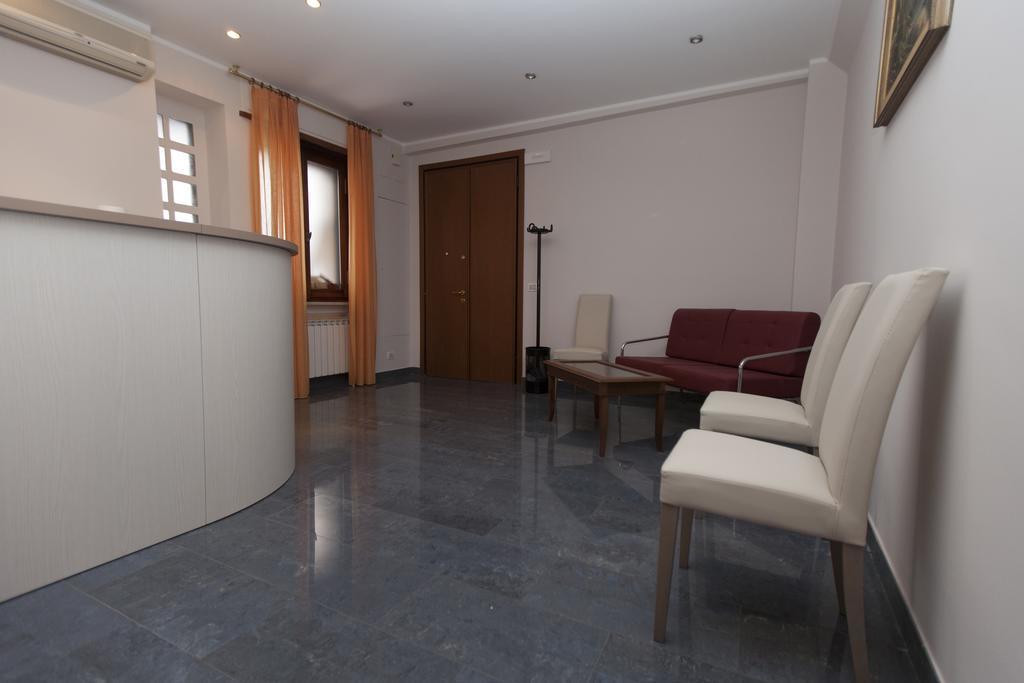 Italy Inn Генуя Экстерьер фото