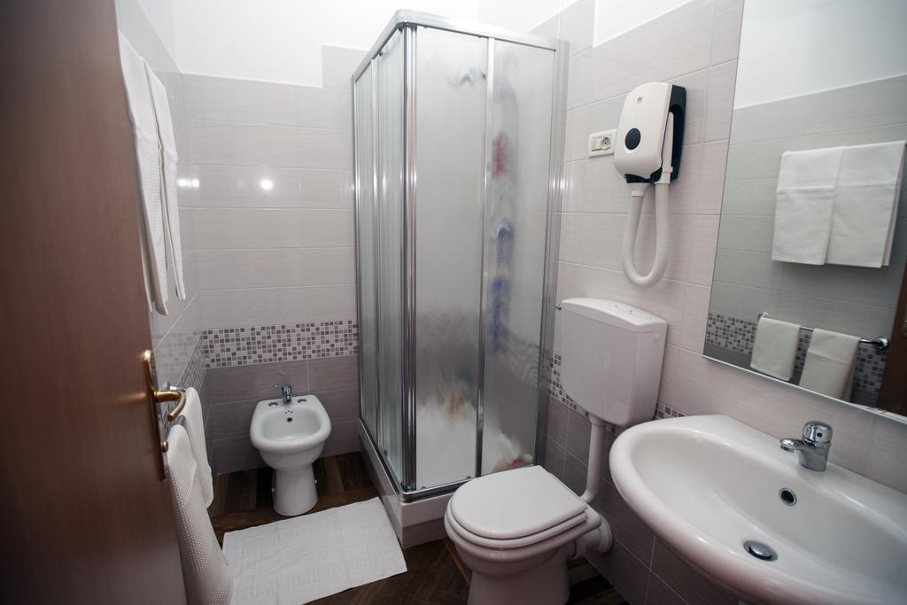 Italy Inn Генуя Номер фото